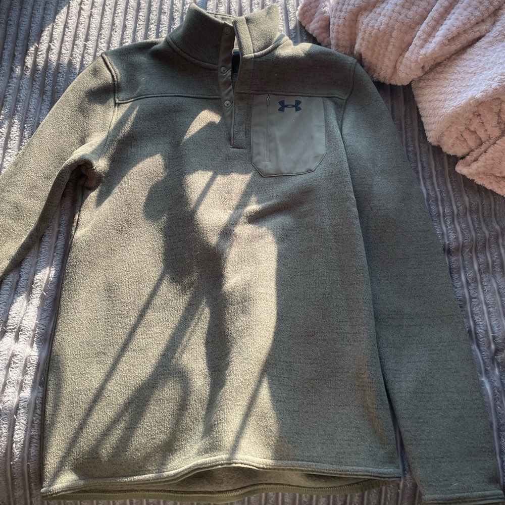 UA fleece pullover